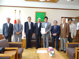 �v�]����2