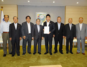 �v�]����2