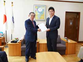 �v�]����1