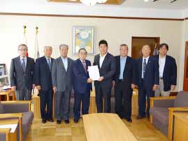 �v�]����2